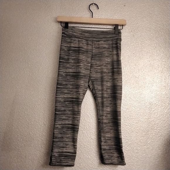 CHAMPION GIRL'S YOGA/WORK OUT LEGGINGS  SIZE L - Picture 1 of 3